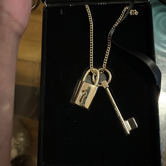 Affordable Christmas 🎁 - VS Key and lock long Necklace - Picture 7 of 7